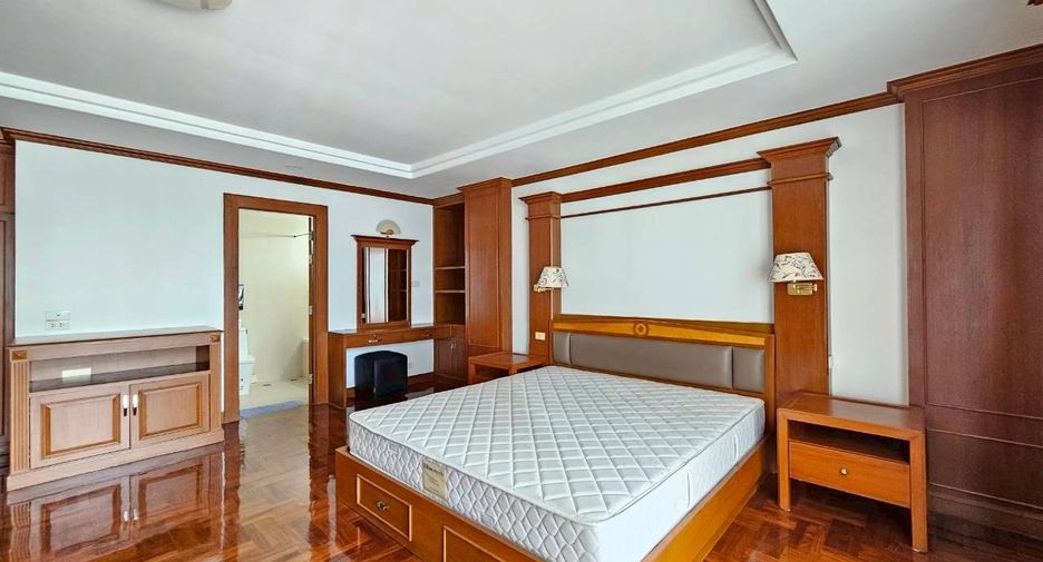 À louer 3 chambres condo à Khlong Toei, Bangkok