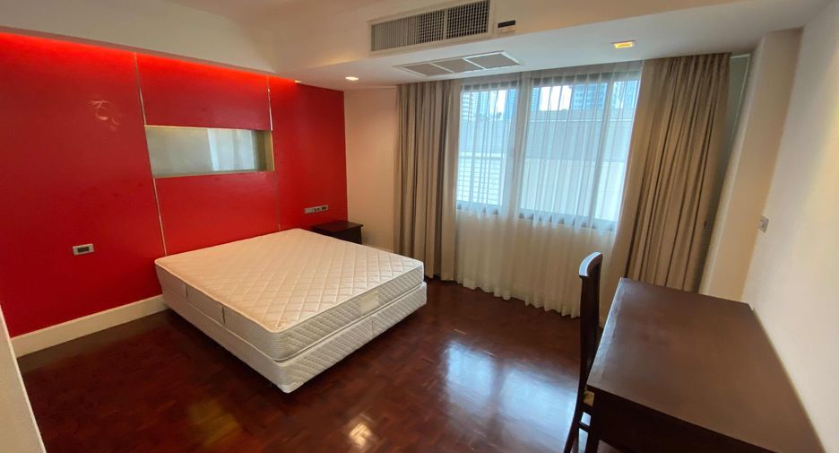 For rent 4 bedrooms condo in Watthana, Bangkok