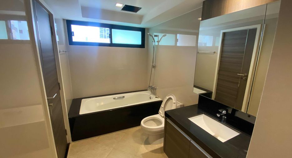 For rent 4 bedrooms condo in Watthana, Bangkok