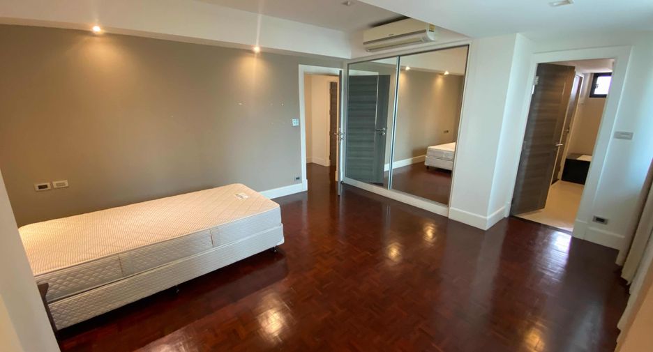 For rent 4 bedrooms condo in Watthana, Bangkok