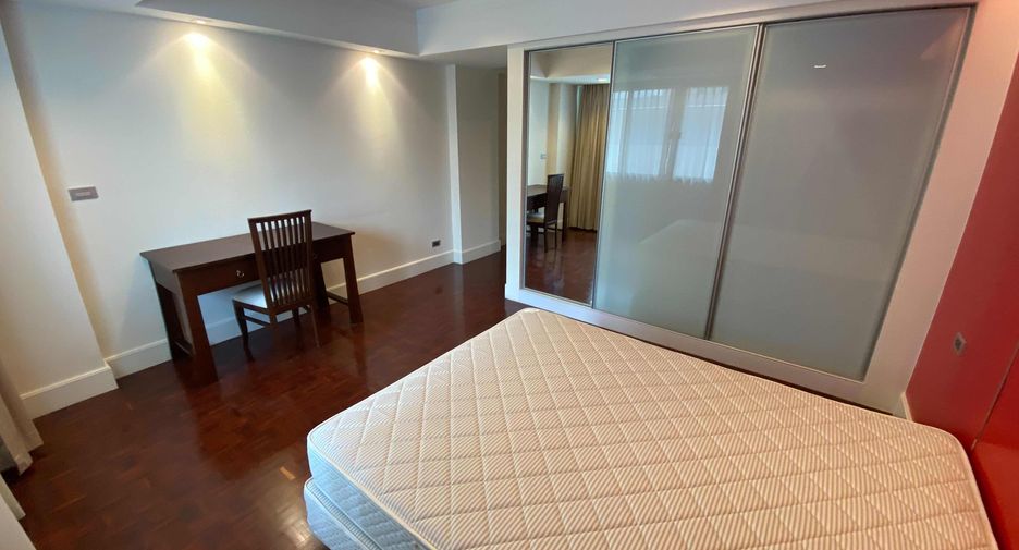For rent 4 bedrooms condo in Watthana, Bangkok