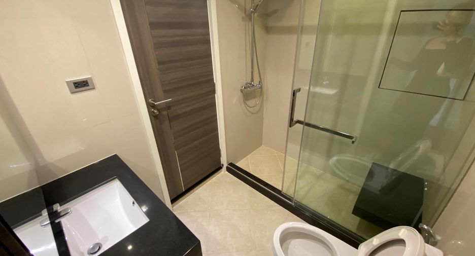 For rent 4 bedrooms condo in Watthana, Bangkok