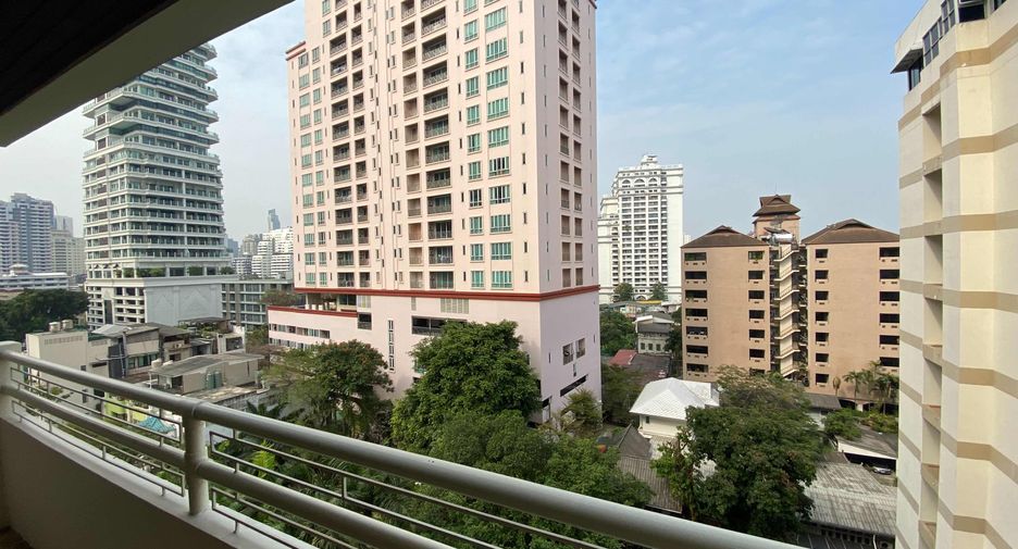 For rent 4 bedrooms condo in Watthana, Bangkok
