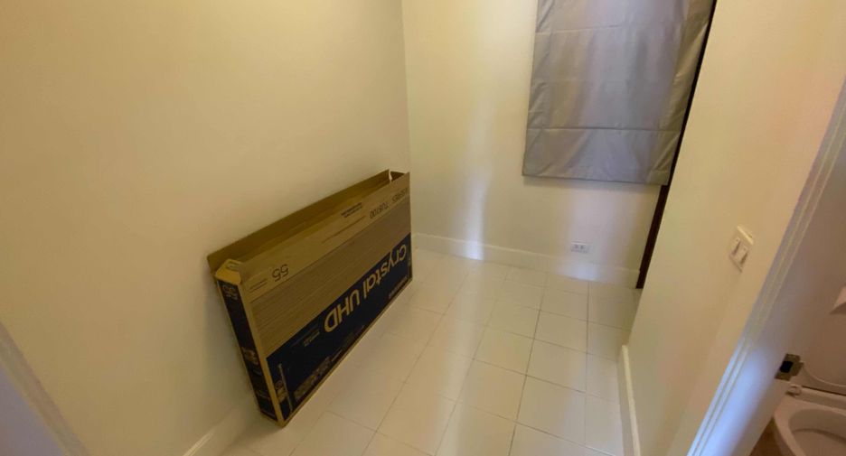 For rent 4 bedrooms condo in Watthana, Bangkok