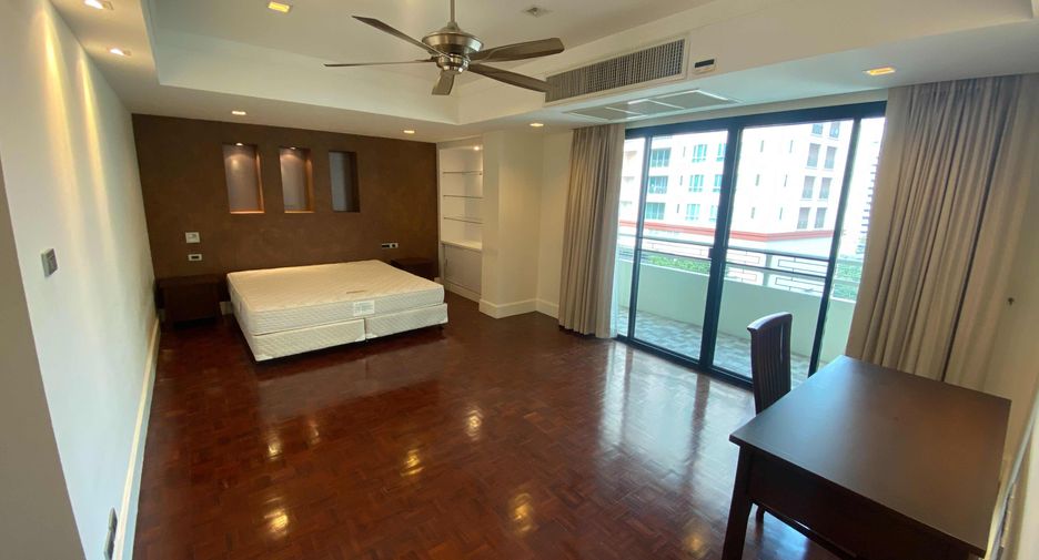 For rent 4 bedrooms condo in Watthana, Bangkok