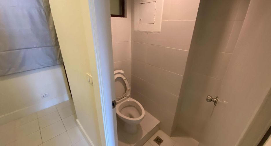 For rent 4 bedrooms condo in Watthana, Bangkok