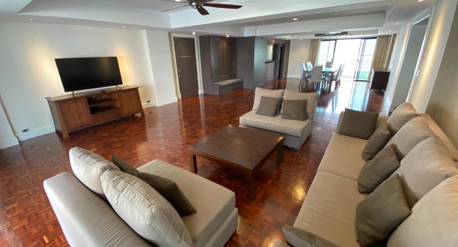 For rent 4 bedrooms condo in Watthana, Bangkok
