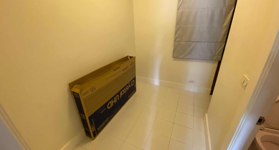 For rent 4 bedrooms condo in Watthana, Bangkok