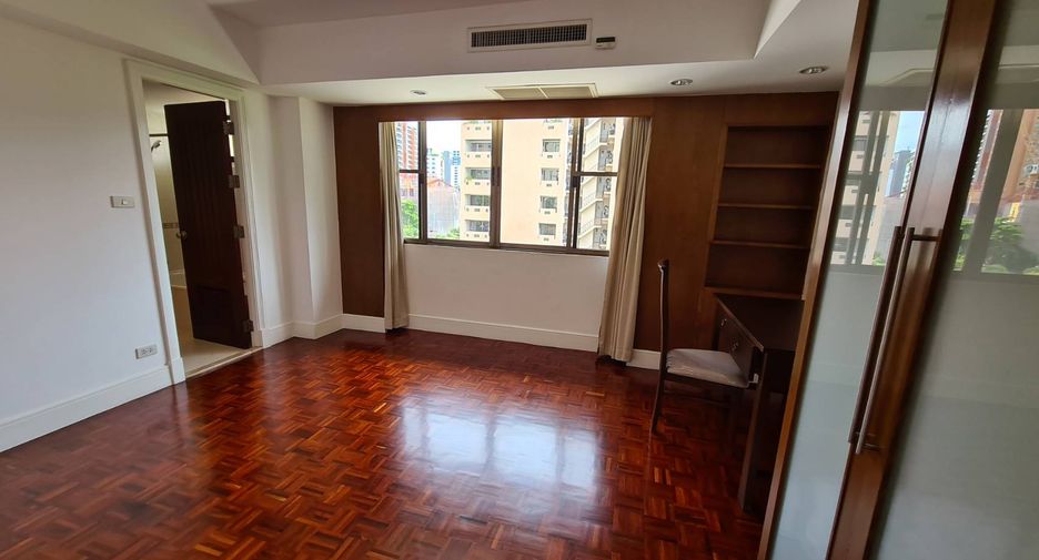 For rent 4 bedrooms condo in Watthana, Bangkok