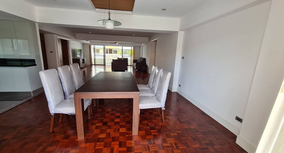 For rent 4 bedrooms condo in Watthana, Bangkok