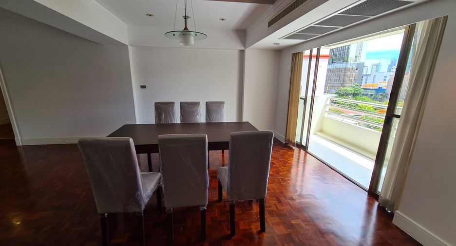 For rent 4 bedrooms condo in Watthana, Bangkok