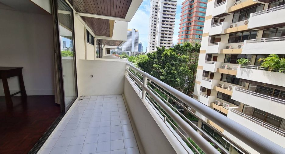 For rent 4 bedrooms condo in Watthana, Bangkok