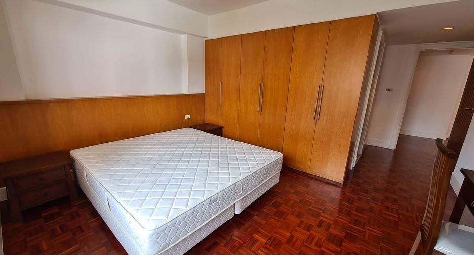 For rent 4 bedrooms condo in Watthana, Bangkok