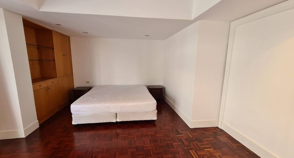 For rent 4 bedrooms condo in Watthana, Bangkok