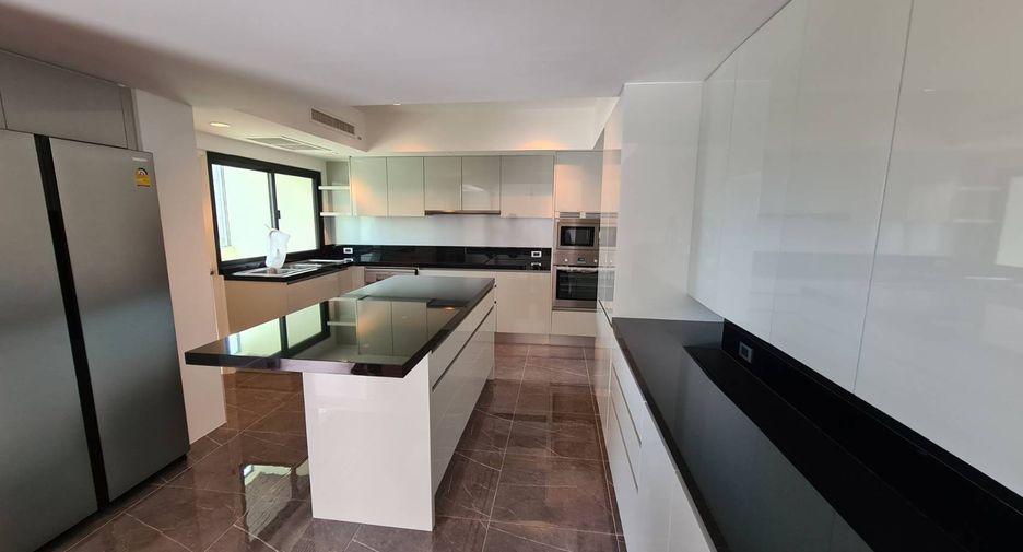 For rent 4 bedrooms condo in Watthana, Bangkok