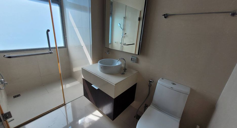 À louer 3 chambres condo à Khlong Toei, Bangkok