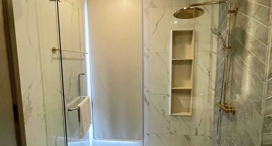 Condo en alquiler y en venta de 2 habitaciones en Khlong Toei, Bangkok