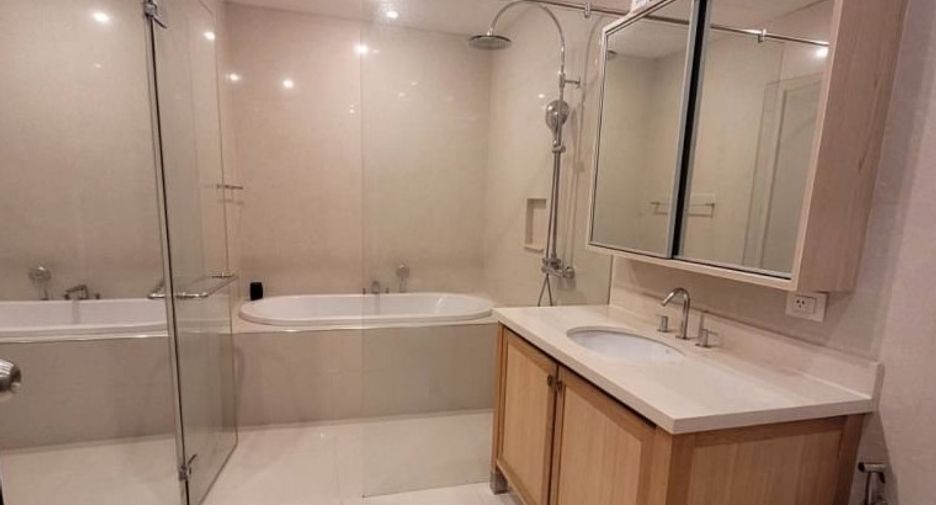 À louer et à vendre 1 chambre condo à Khlong Toei, Bangkok