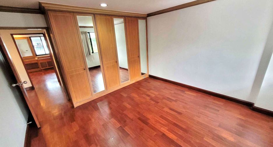 Reihenhaus zur Miete mit 4 Zimmer in Watthana, Bangkok