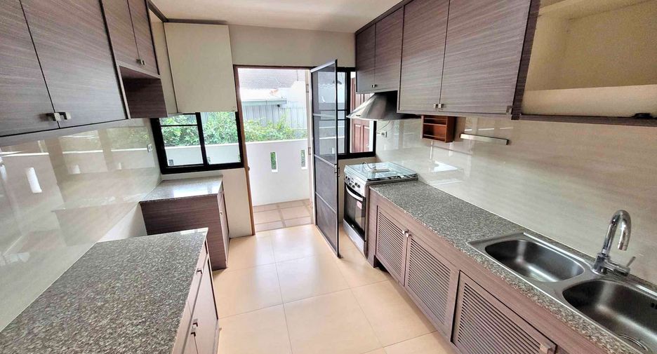 Reihenhaus zur Miete mit 4 Zimmer in Watthana, Bangkok