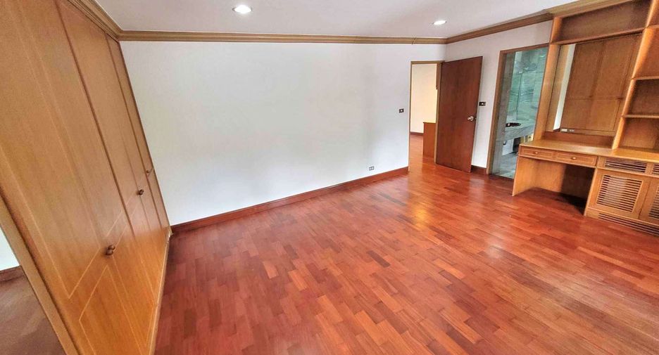 Reihenhaus zur Miete mit 4 Zimmer in Watthana, Bangkok