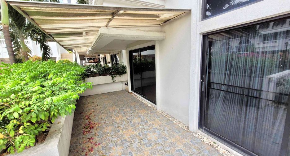 Reihenhaus zur Miete mit 4 Zimmer in Watthana, Bangkok