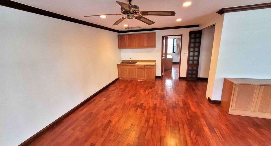 Reihenhaus zur Miete mit 4 Zimmer in Watthana, Bangkok