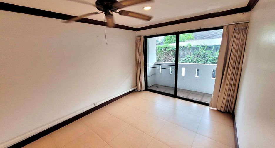 Reihenhaus zur Miete mit 4 Zimmer in Watthana, Bangkok