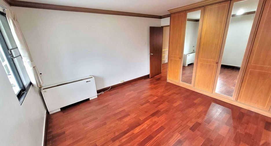 Reihenhaus zur Miete mit 4 Zimmer in Watthana, Bangkok