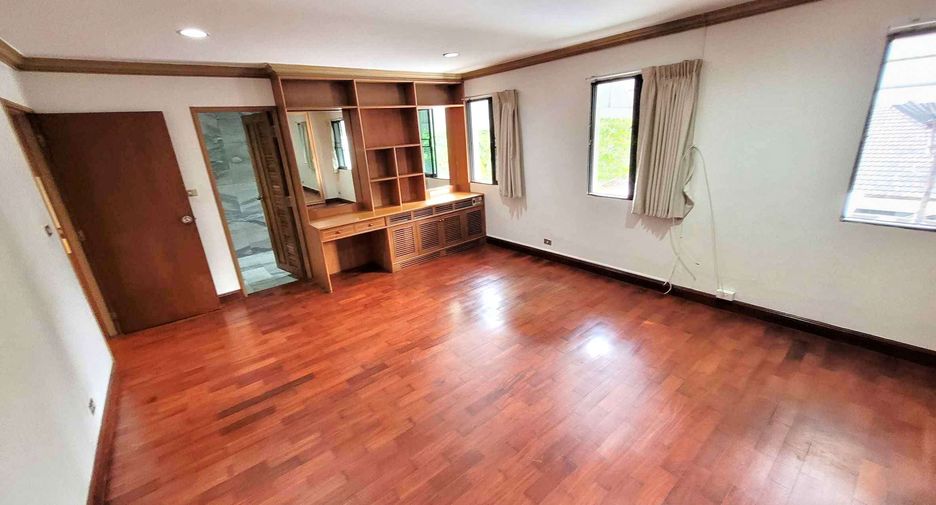 Reihenhaus zur Miete mit 4 Zimmer in Watthana, Bangkok