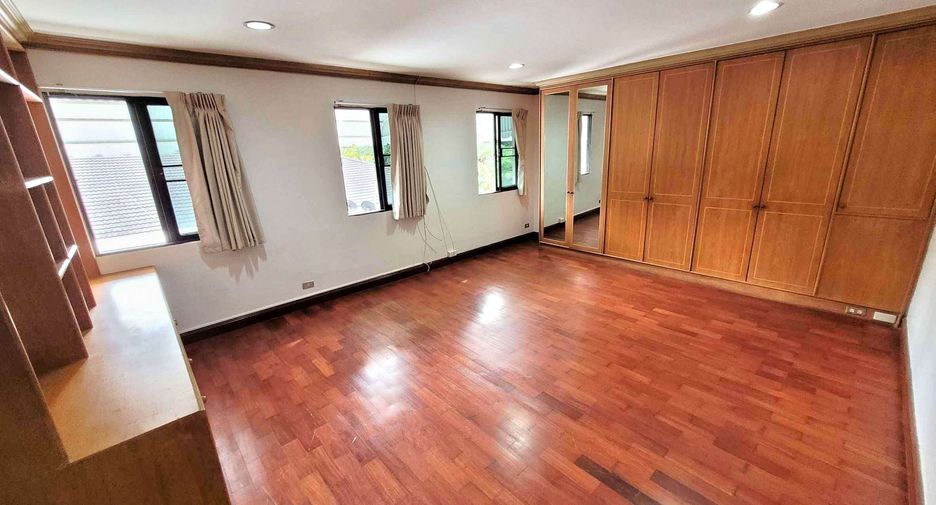 Reihenhaus zur Miete mit 4 Zimmer in Watthana, Bangkok