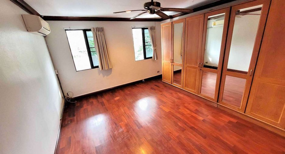 Reihenhaus zur Miete mit 4 Zimmer in Watthana, Bangkok
