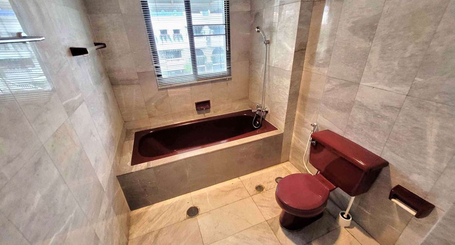Reihenhaus zur Miete mit 4 Zimmer in Watthana, Bangkok