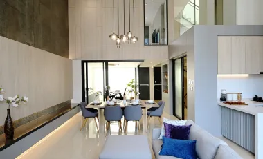 Casa adosada en venta y en alquiler de 3 habitaciones en Wang Thonglang, Bangkok