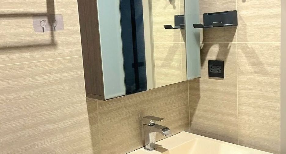Аренда и продажа 1 кровать кондо в Хуаи Кхщанг, Бангкок