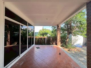 Haus zur Miete mit 4 Zimmer in Watthana, Bangkok