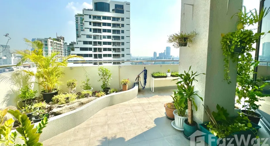 For rent 3 bedrooms condo in Watthana, Bangkok