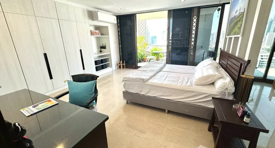 For rent 3 bedrooms condo in Watthana, Bangkok