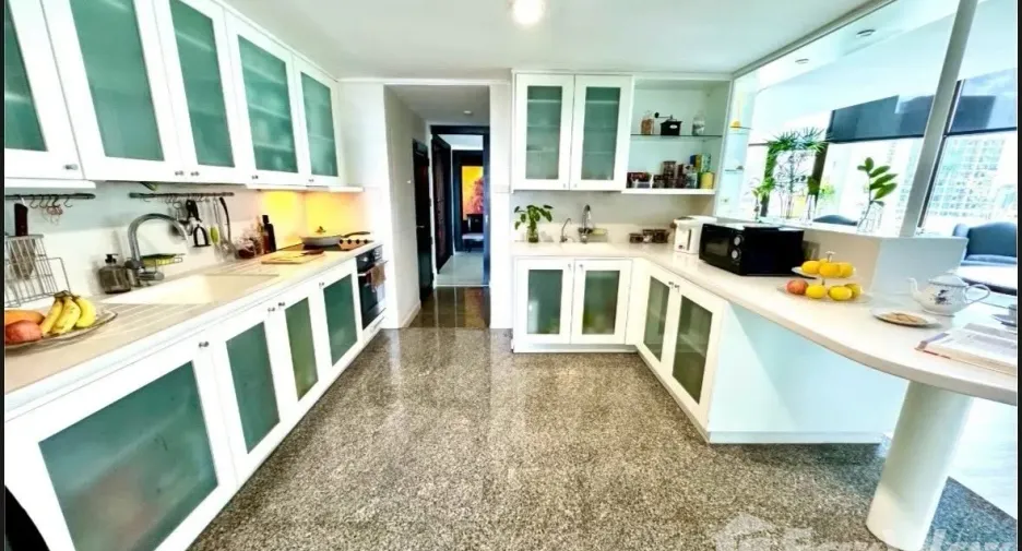 ให้เช่า 5 ห้องนอน คอนโด ใน วัฒนา, กรุงเทพฯ