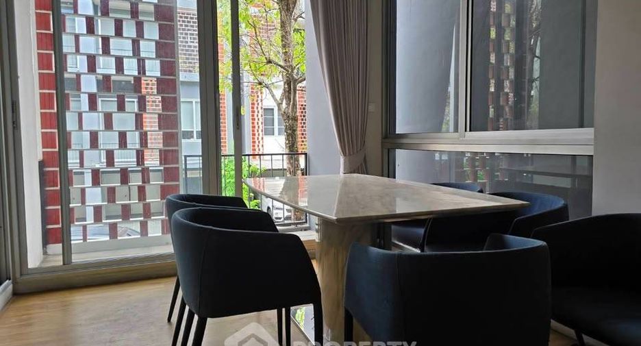 For rent 3 ベッドルーム townhouse in Khan Na Yao, Bangkok