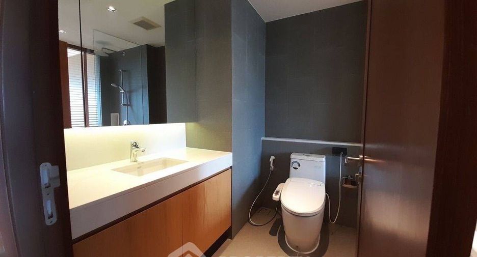 For rent 3 bedrooms apartment in Watthana, Bangkok