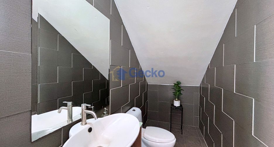 For rent 4 ベッドルーム house in Huay Yai, Pattaya
