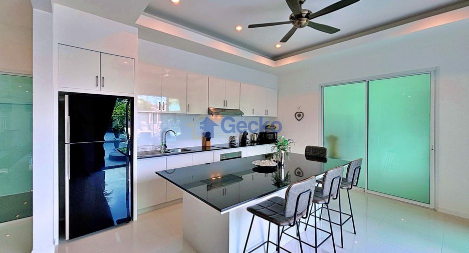 For rent 4 ベッドルーム house in Huay Yai, Pattaya