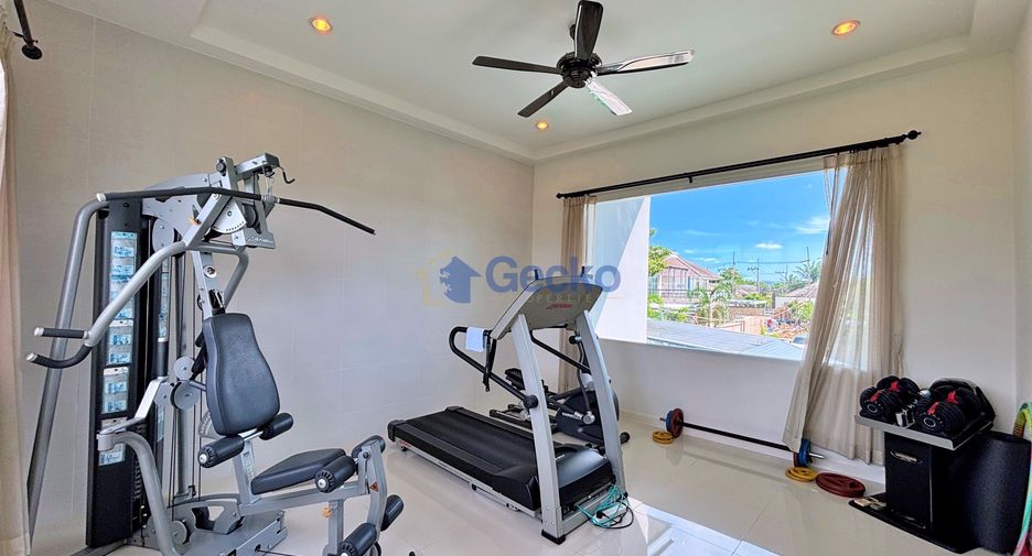 For rent 4 ベッドルーム house in Huay Yai, Pattaya