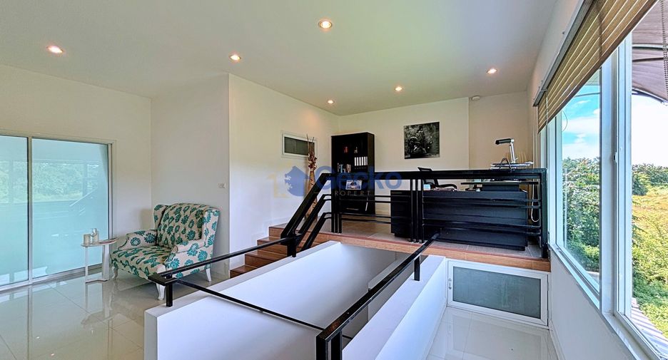 For rent 4 ベッドルーム house in Huay Yai, Pattaya