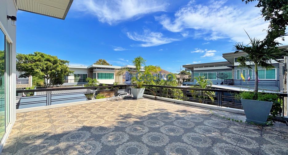 For rent 4 ベッドルーム house in Huay Yai, Pattaya