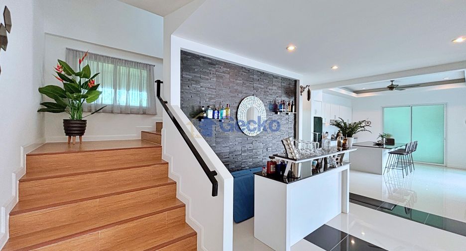 For rent 4 ベッドルーム house in Huay Yai, Pattaya