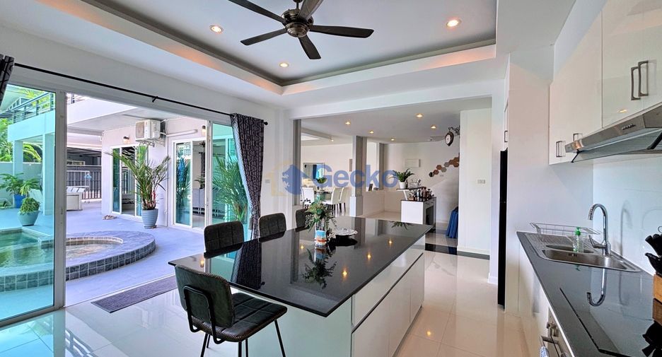 For rent 4 ベッドルーム house in Huay Yai, Pattaya
