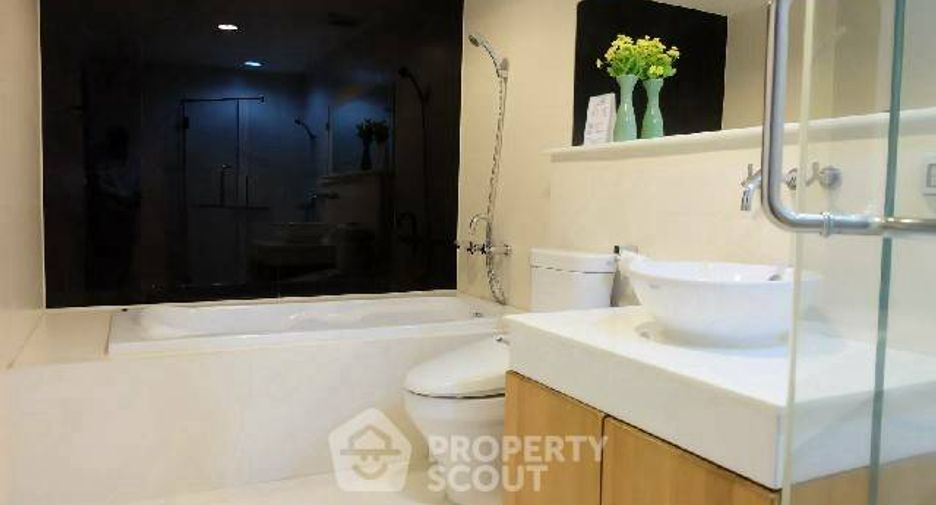 For rent 2 bedrooms condo in Khlong Toei, Bangkok