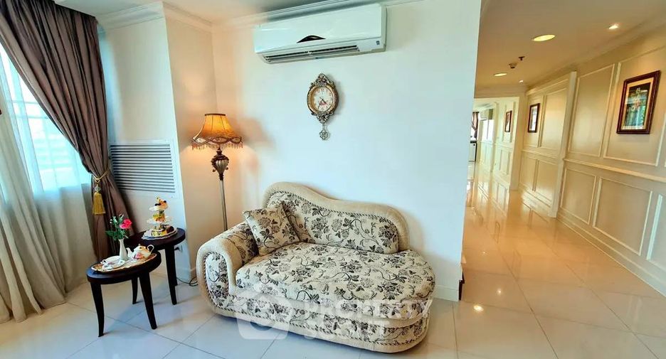 For rent 4 bedrooms apartment in Watthana, Bangkok